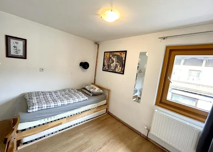 Adventure Hub: Gartenhaeusl