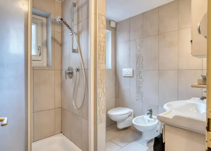 Adventure Hub: Gartenhaeusl *